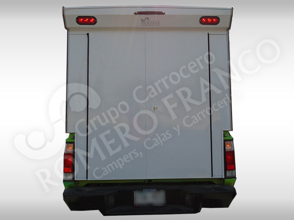 Camper Copete Puertas al piso Nissan Np300 Doble Cabina